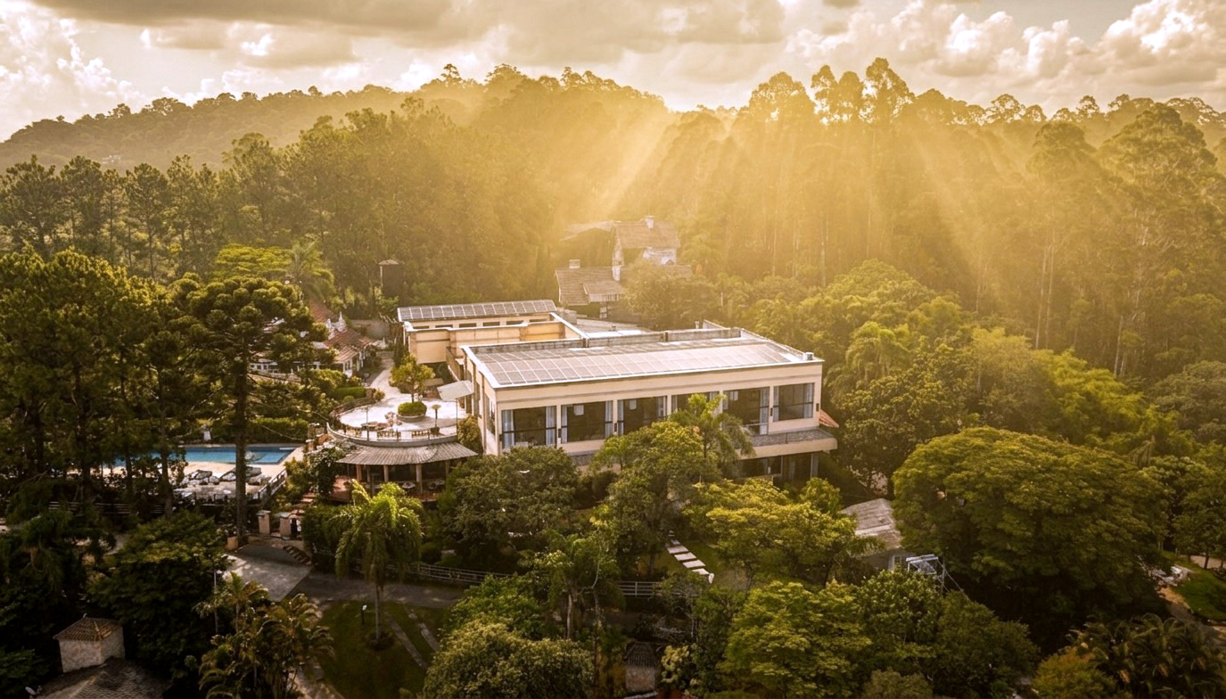 Vista do Recanto da Paz entre a mata